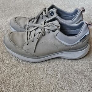 Clarks Women’s Grey Lace-Up WaveWalk Waterproof Comfort Sneakers